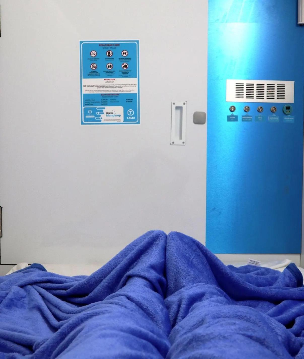 Tamu Capsule Hotel Kejayan Экстерьер фото