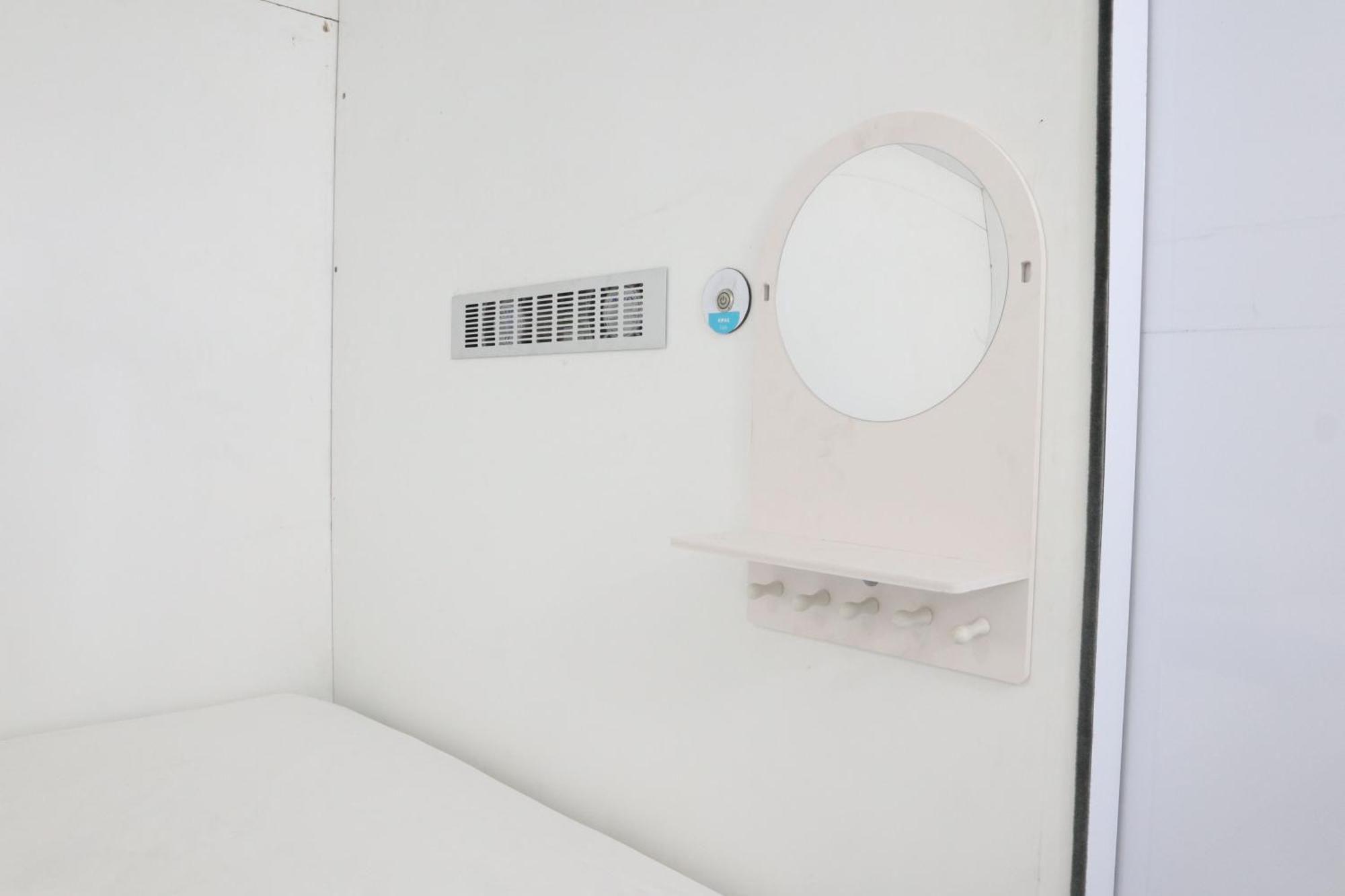 Tamu Capsule Hotel Kejayan Экстерьер фото
