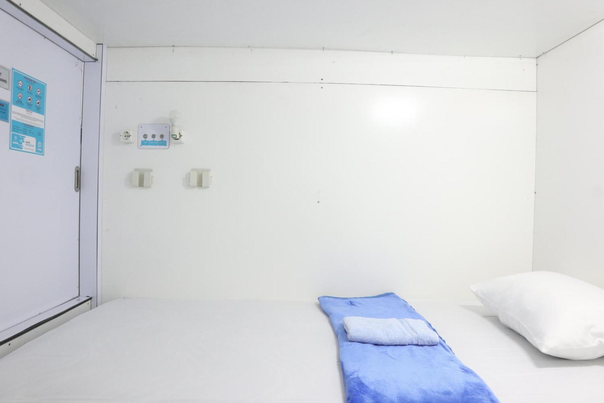 Tamu Capsule Hotel Kejayan Экстерьер фото